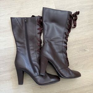 Leather heeled lace-up boots